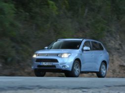 Mitsubishi-Outlander-PHEV.jpg