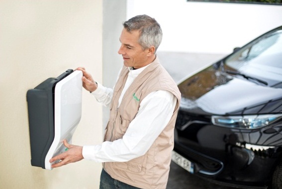 EVlink Wallbox on uus säästlik elektriautode kodulaadija välitingimustesse