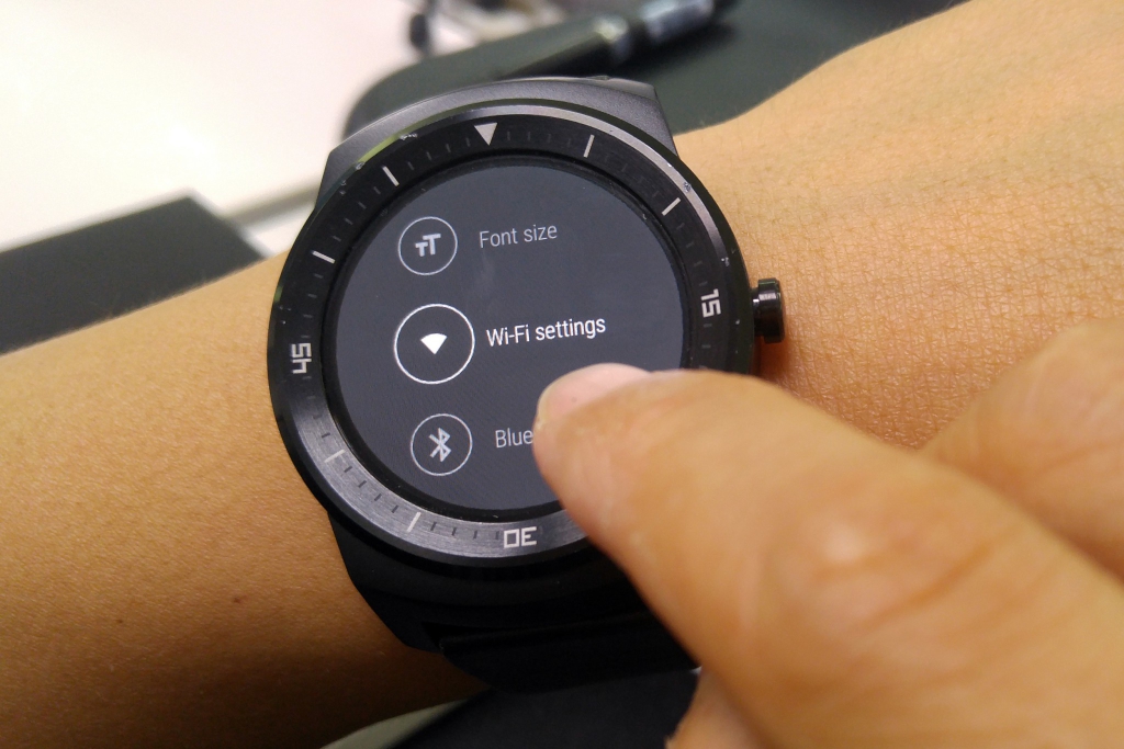 Värskeim Android Wear uuendus tagab LG G Watch R nutikellale WiFi-suutlikkuse