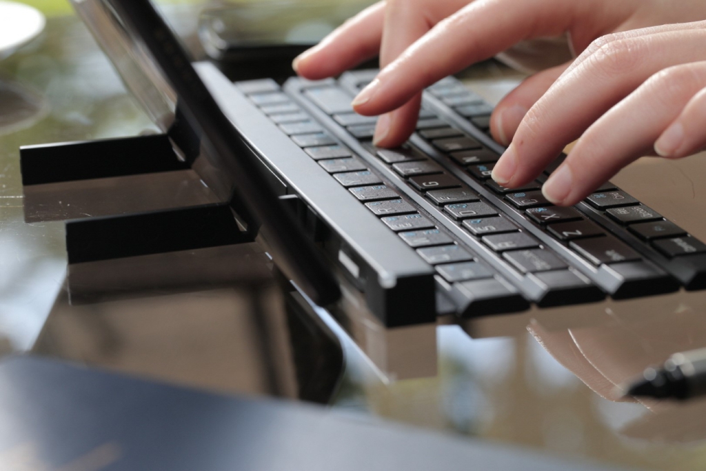 LG tutvustab taskusse mahtuvat täismõõdus klaviatuuri nutiseadmetele