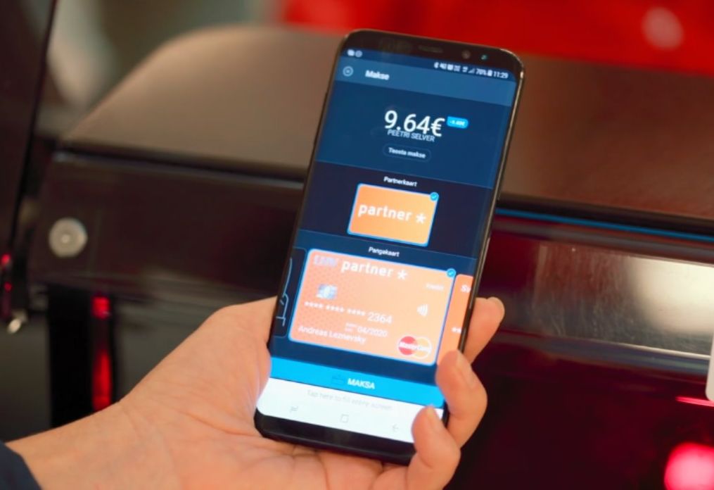 Eestlased teevad ühe rohkem makseid mobiiliga