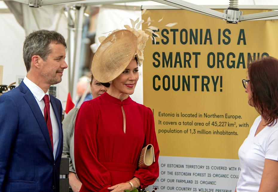 Taani kroonprints tutvus Eesti ettevõtete väljapanekutega