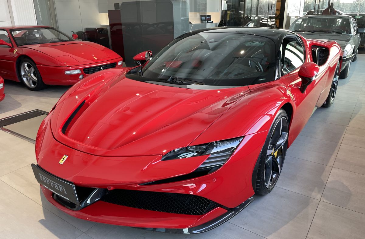 POOL MILJONIT EUROT I Eestisse telliti 1000-hobujõuline Ferrari