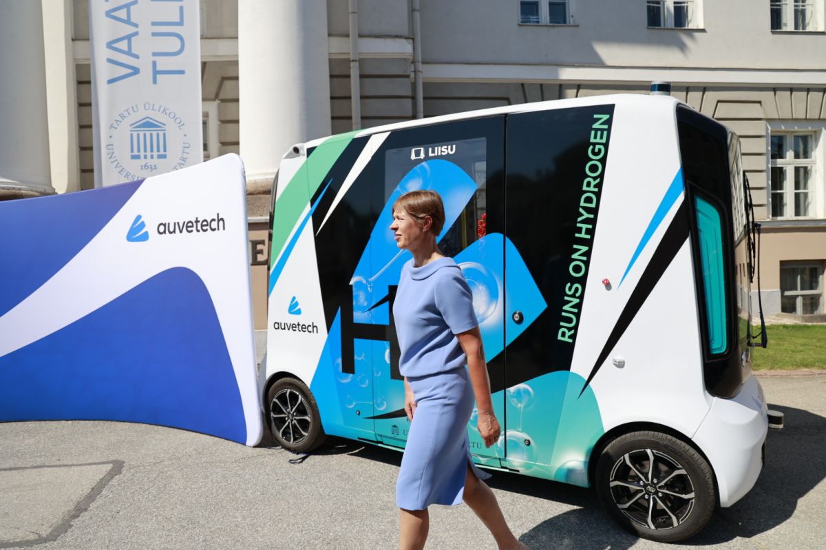 Tartus esitleti Eestis loodud maailma esimest autonoomset vesinikusõidukit