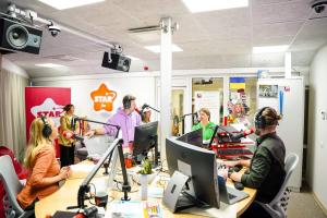 Elo-Sagor-Star-Fm-Hommikuprogrammis-Foto-GoodNews-Evelin-Kruus-033-Pille-Minev-Jurgen-Parnsalu-Elo-Sagor-Marko-Lohmus